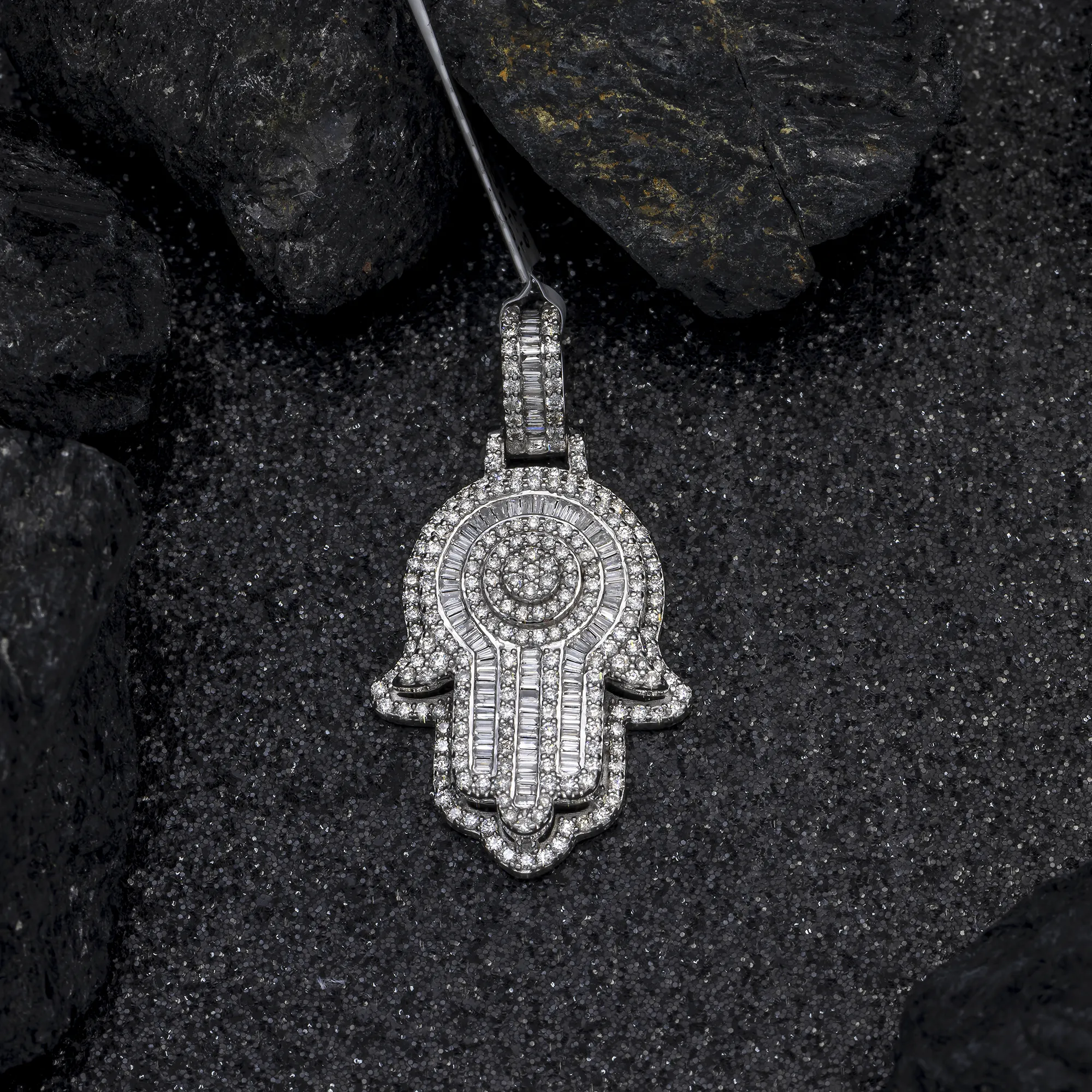 10K GOLD BAGUETTE AND ROUND DIAMOND HAMSA PENDANT 1.18 CT