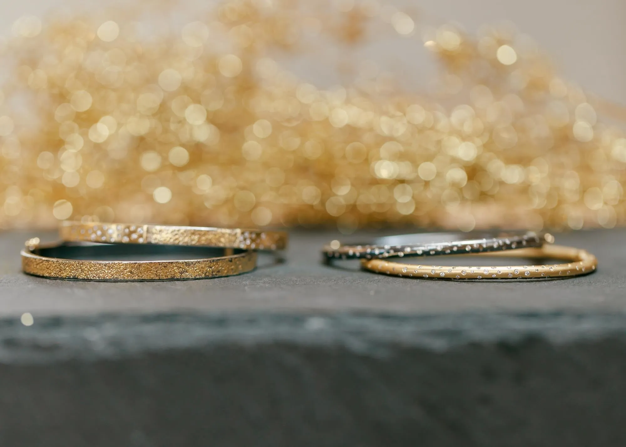 18ky Gold KMJ Timeless Hinged Bangle (Flooded Diamonds) - 18ky   VS Diamonds