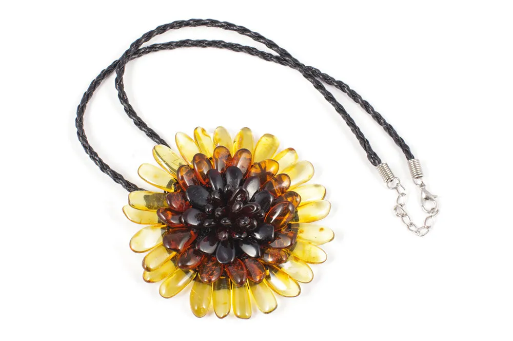 AMBER PENDANT - FLOWER  - FOR A DECIDEDLY UNIQUE STYLE