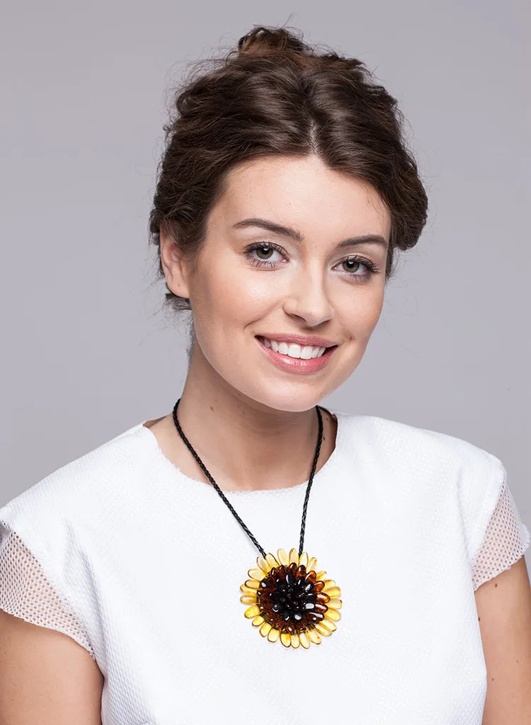 AMBER PENDANT - FLOWER  - FOR A DECIDEDLY UNIQUE STYLE