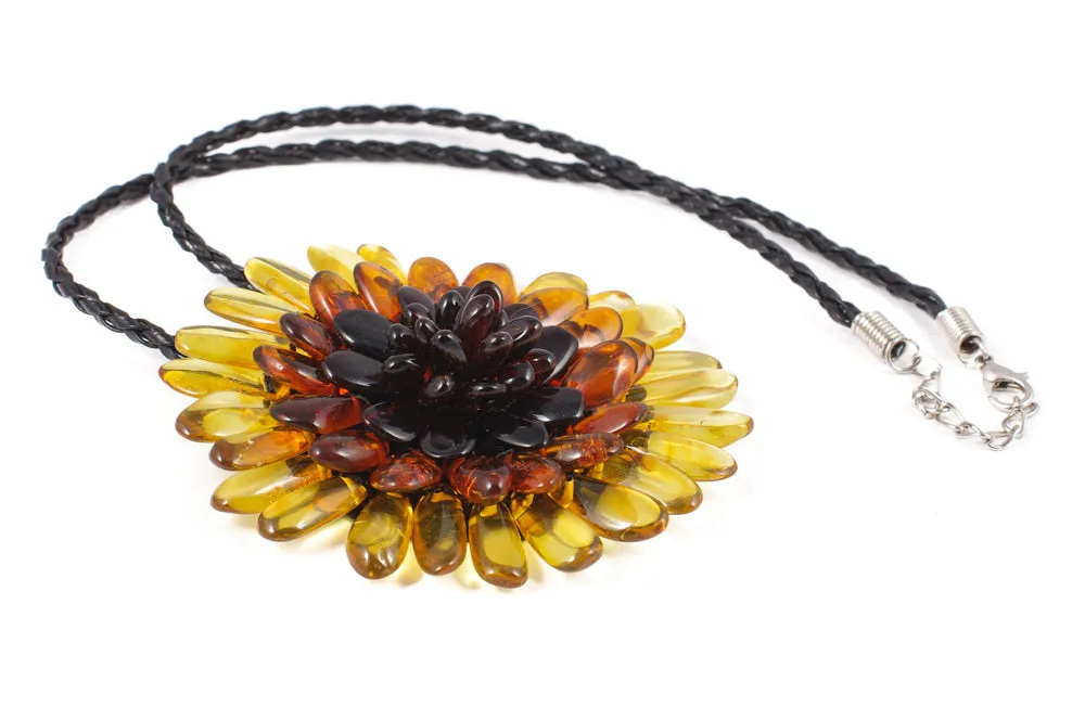 AMBER PENDANT - FLOWER  - FOR A DECIDEDLY UNIQUE STYLE