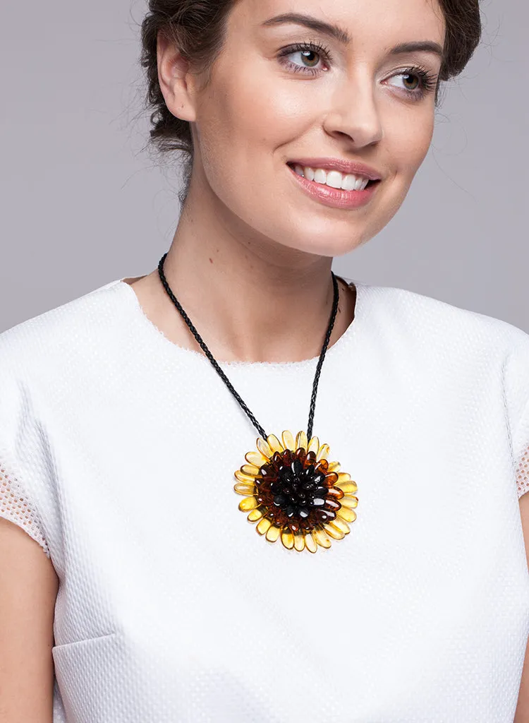 AMBER PENDANT - FLOWER  - FOR A DECIDEDLY UNIQUE STYLE