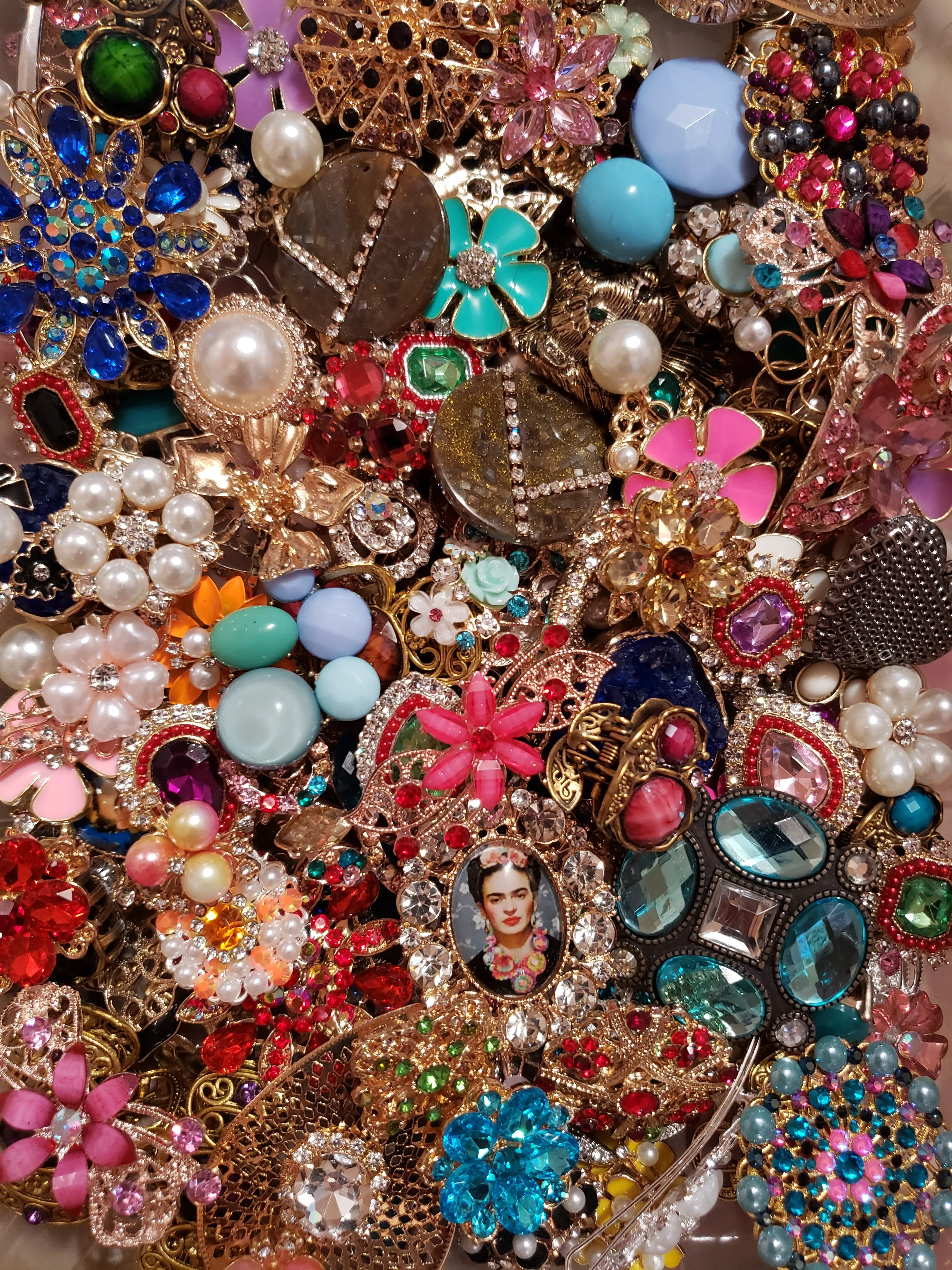 Brooches, hair pins, pendants, rhinestone brooches, and more .
