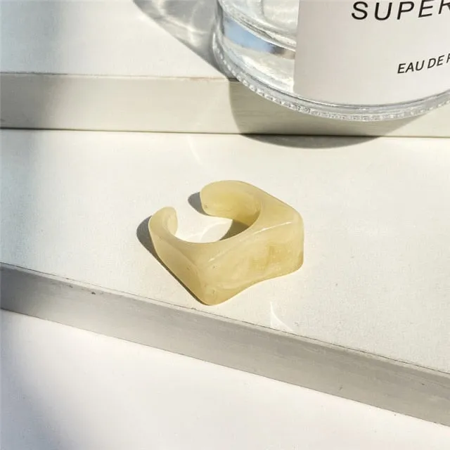 Colorful Transparant  Geometric Irregular Rings