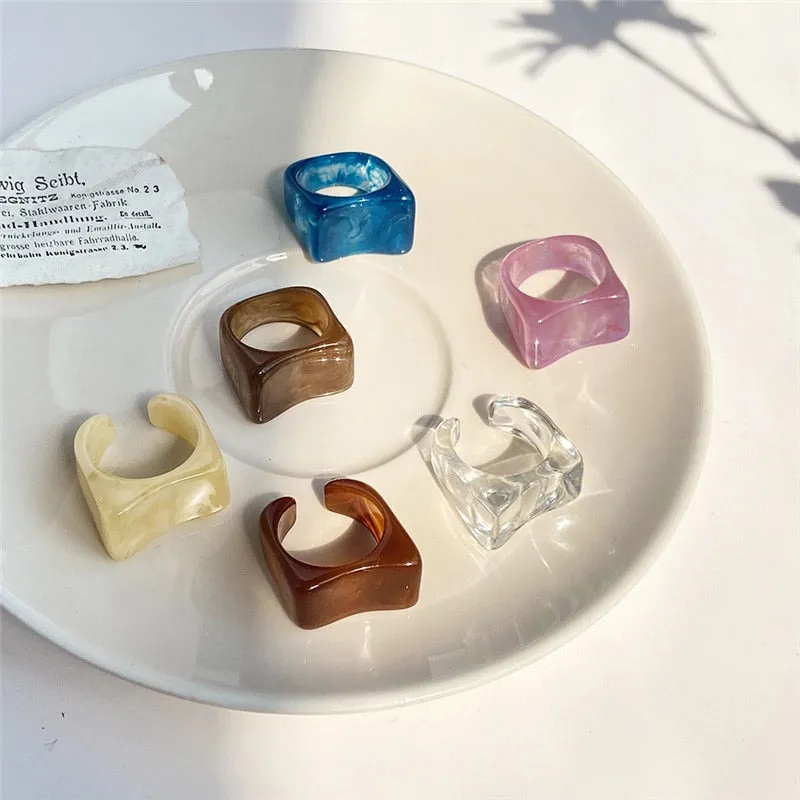 Colorful Transparant  Geometric Irregular Rings