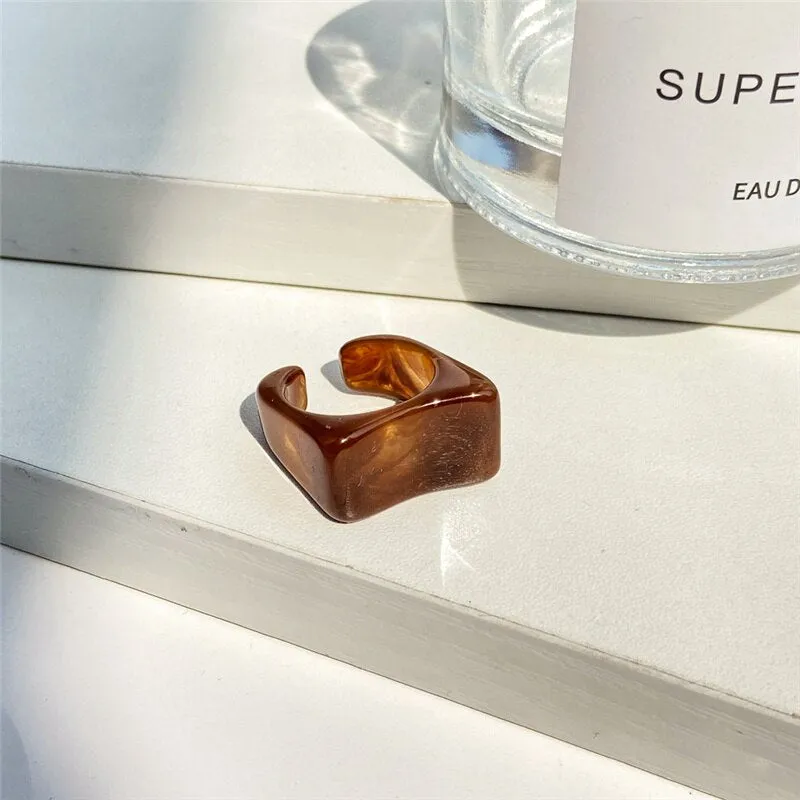 Colorful Transparant  Geometric Irregular Rings