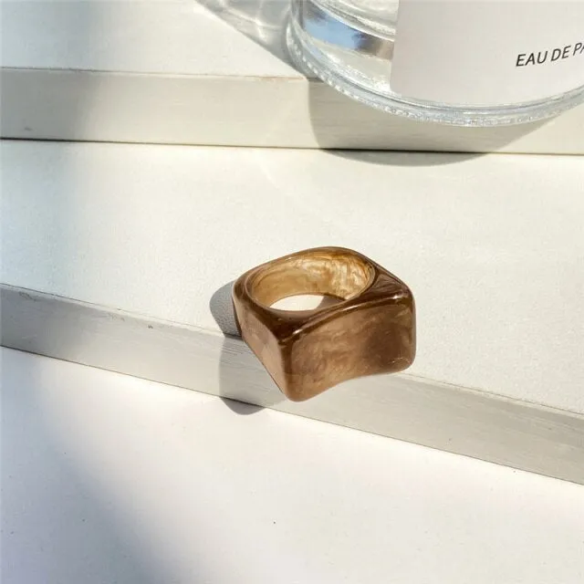 Colorful Transparant  Geometric Irregular Rings