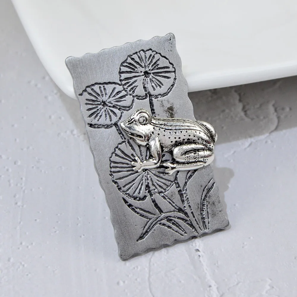 Creative Frog Lying On the Lotus Leaf Brooches For Women And Men