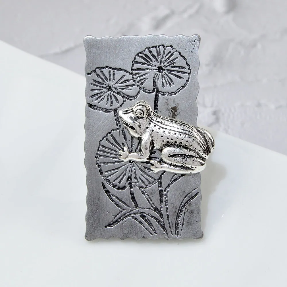 Creative Frog Lying On the Lotus Leaf Brooches For Women And Men