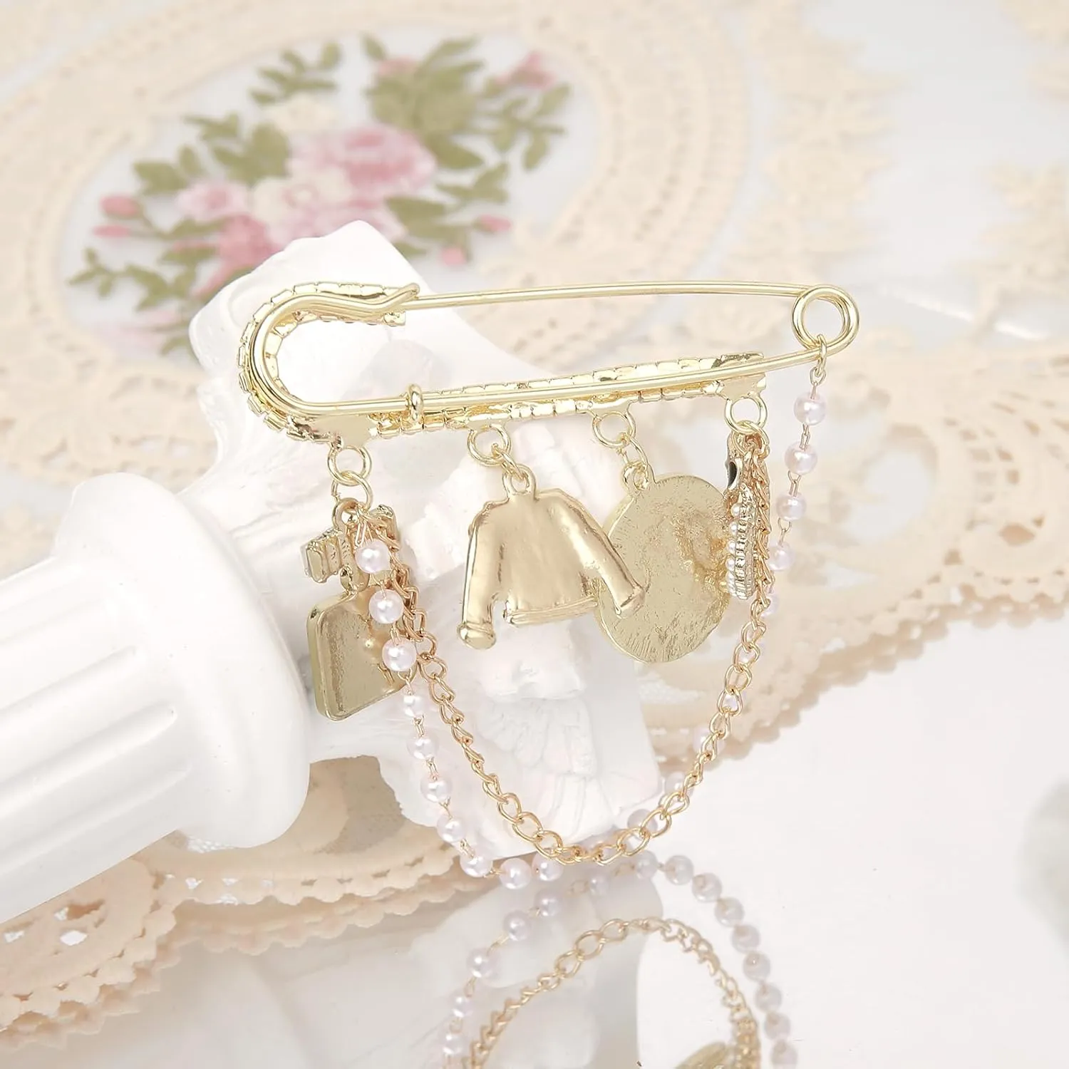 Fashion Pearl Four Leaf Clover Brooch Number 5 Vintage Rhinestone Camellia Brooches Pins for Women Wedding/Bouquet/Banquet Jewelry (Pearl Brooch Pin)(Heart Brooch)