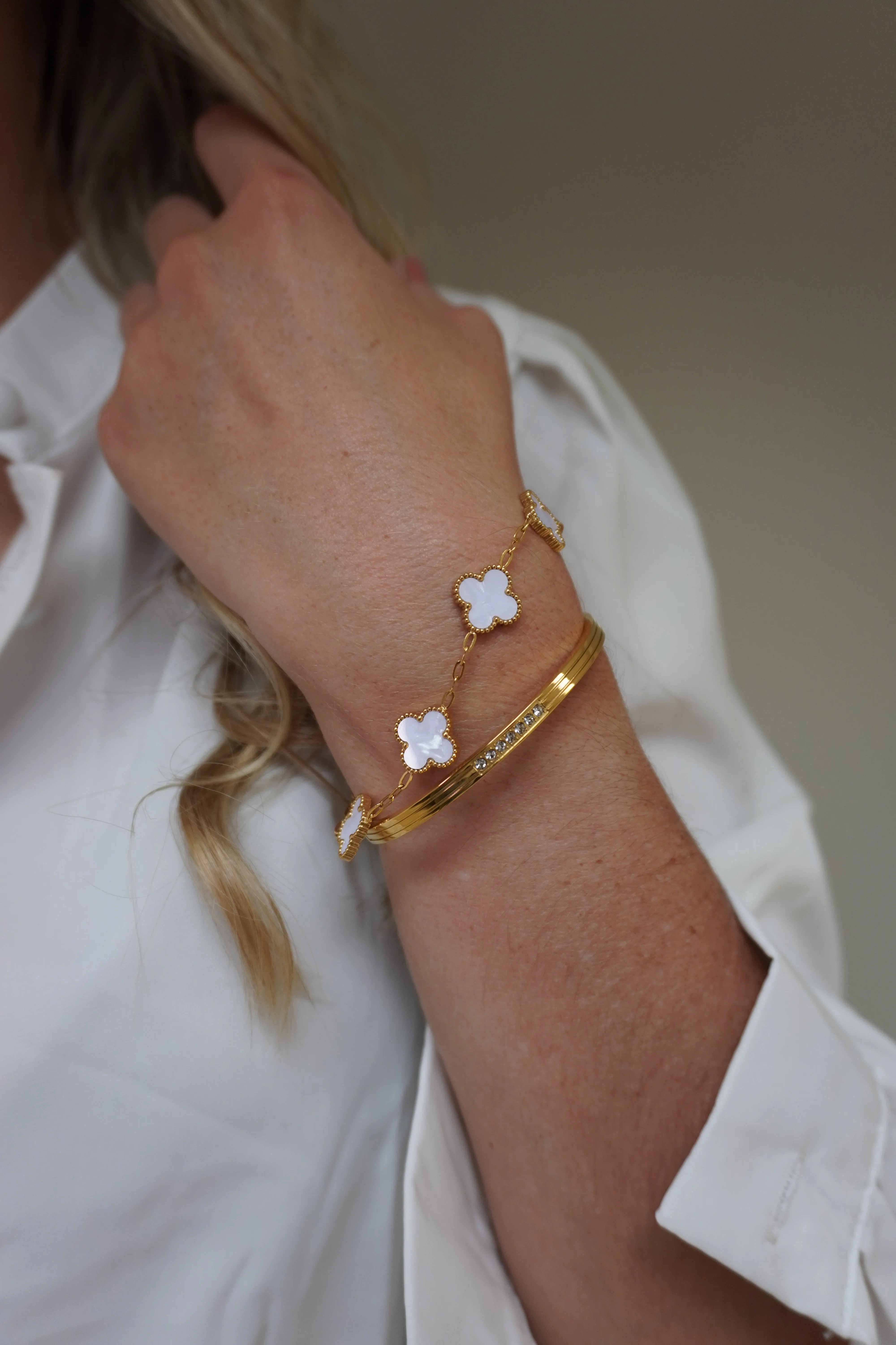 Rene White Clover Shell Bracelet