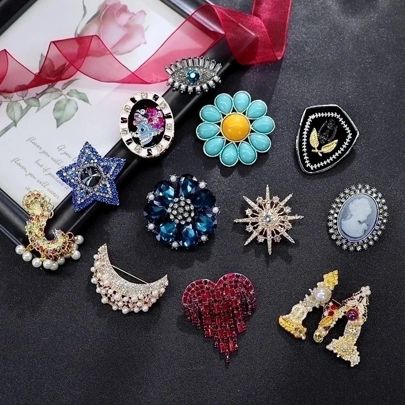 Retro Letter Moon Flower Alloy Inlay Artificial Gemstones Women's Brooches