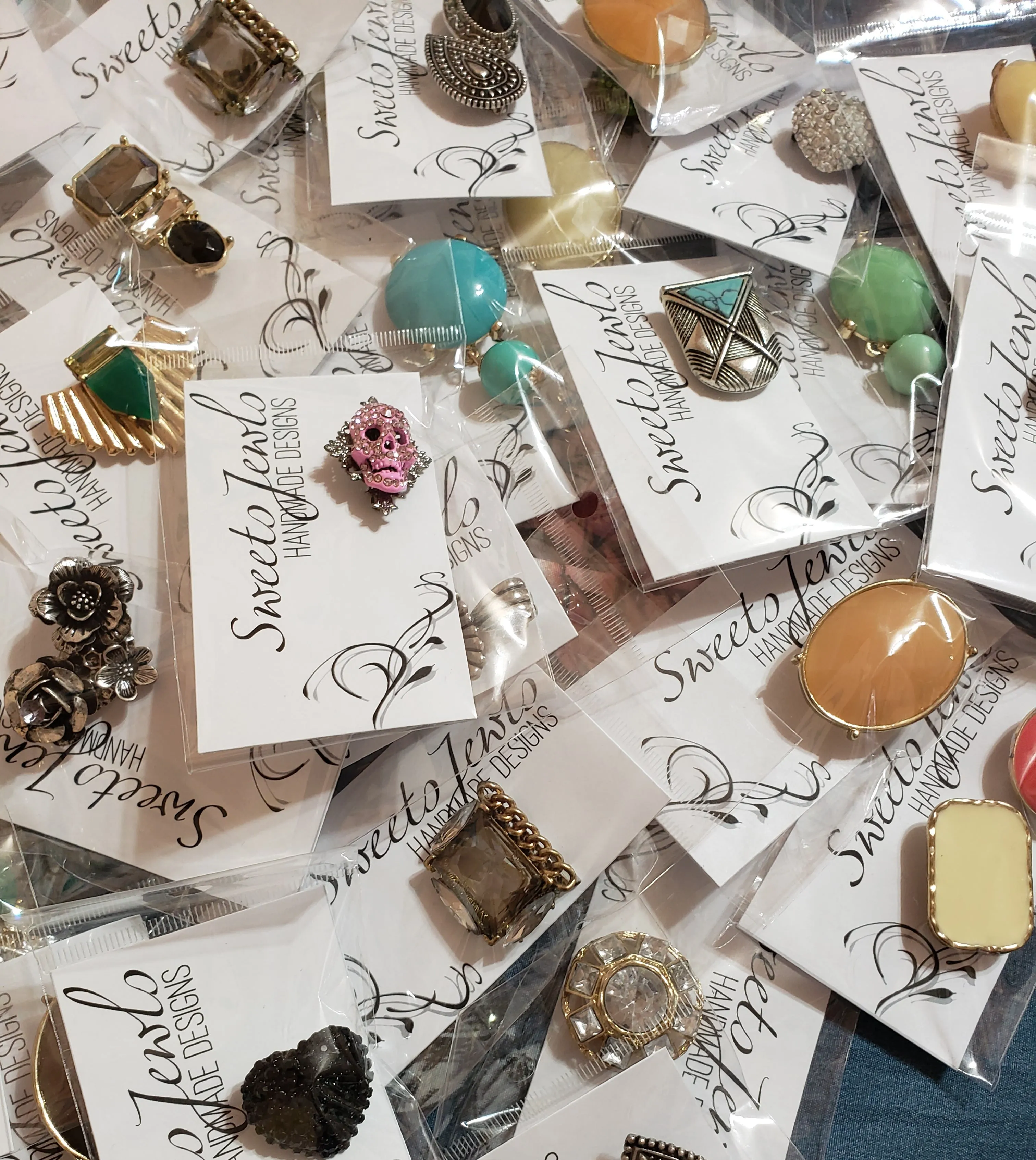 Retro,Costume,Vintage Style Brooches Wholesale 30 Pieces