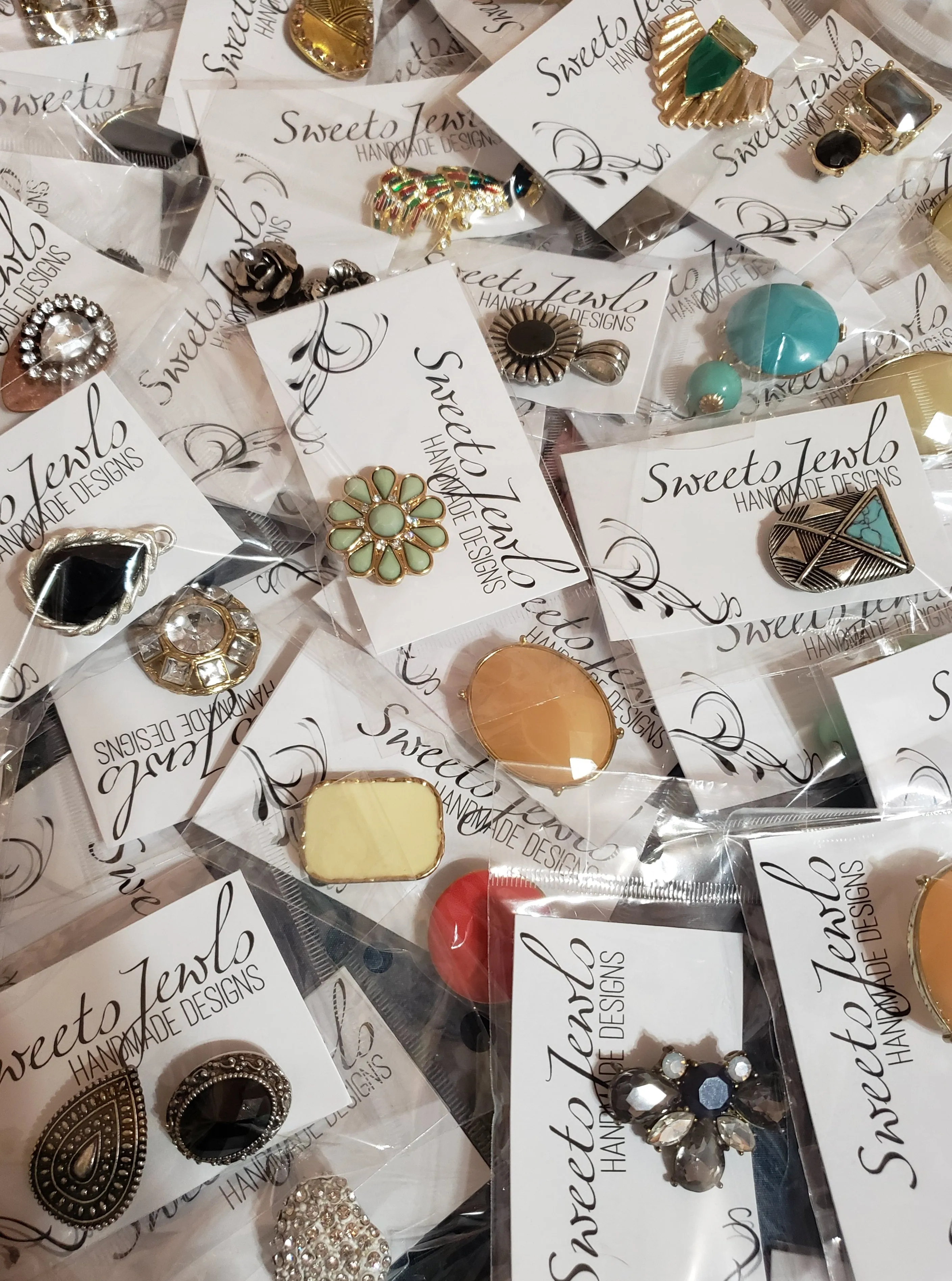 Retro,Costume,Vintage Style Brooches Wholesale 30 Pieces