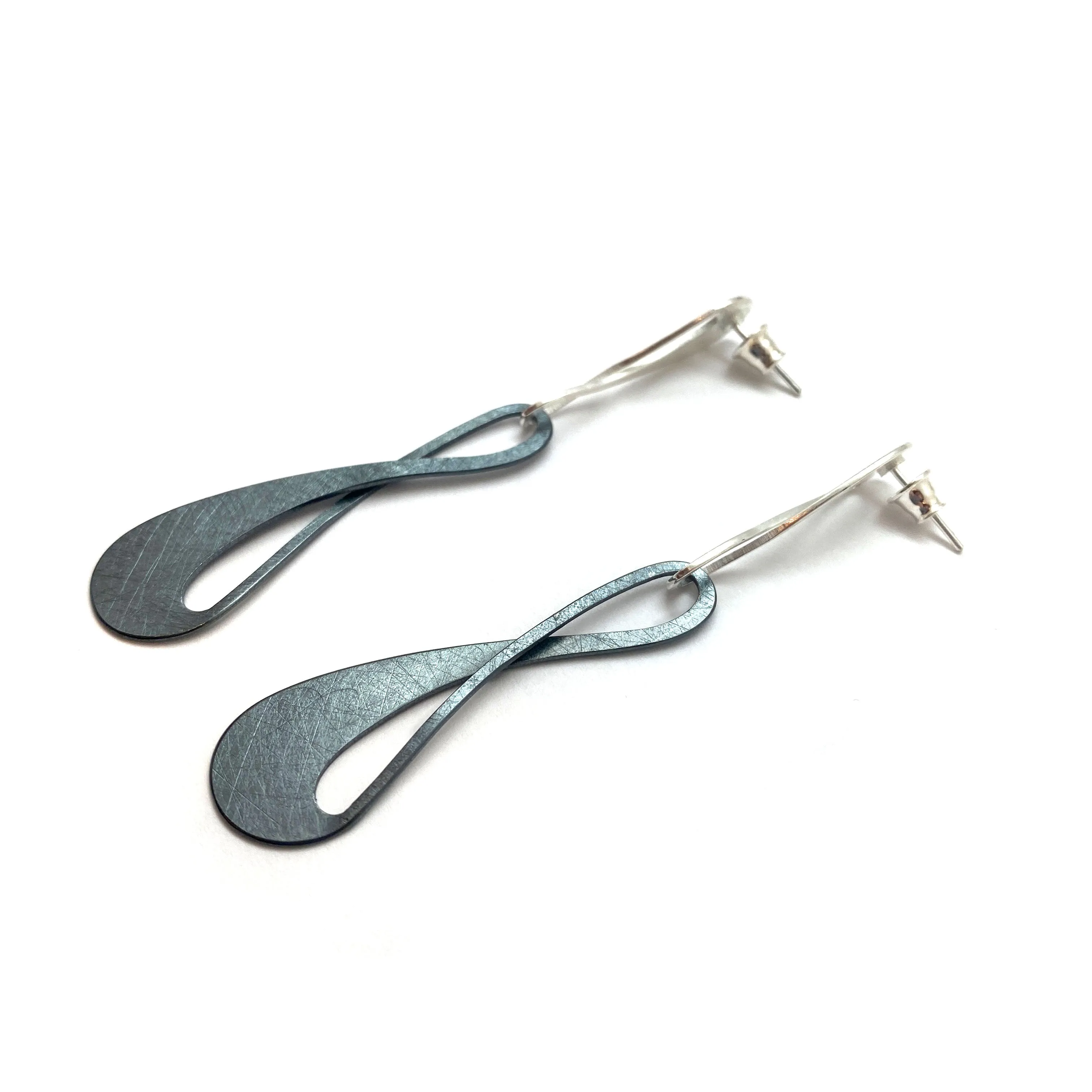 Silver Abstract Wavy Drip Drops